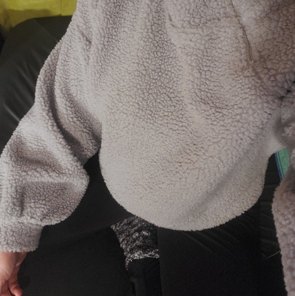 Express light grey sweater/fuzzysweatshirt oversized - Picture 6 of 6